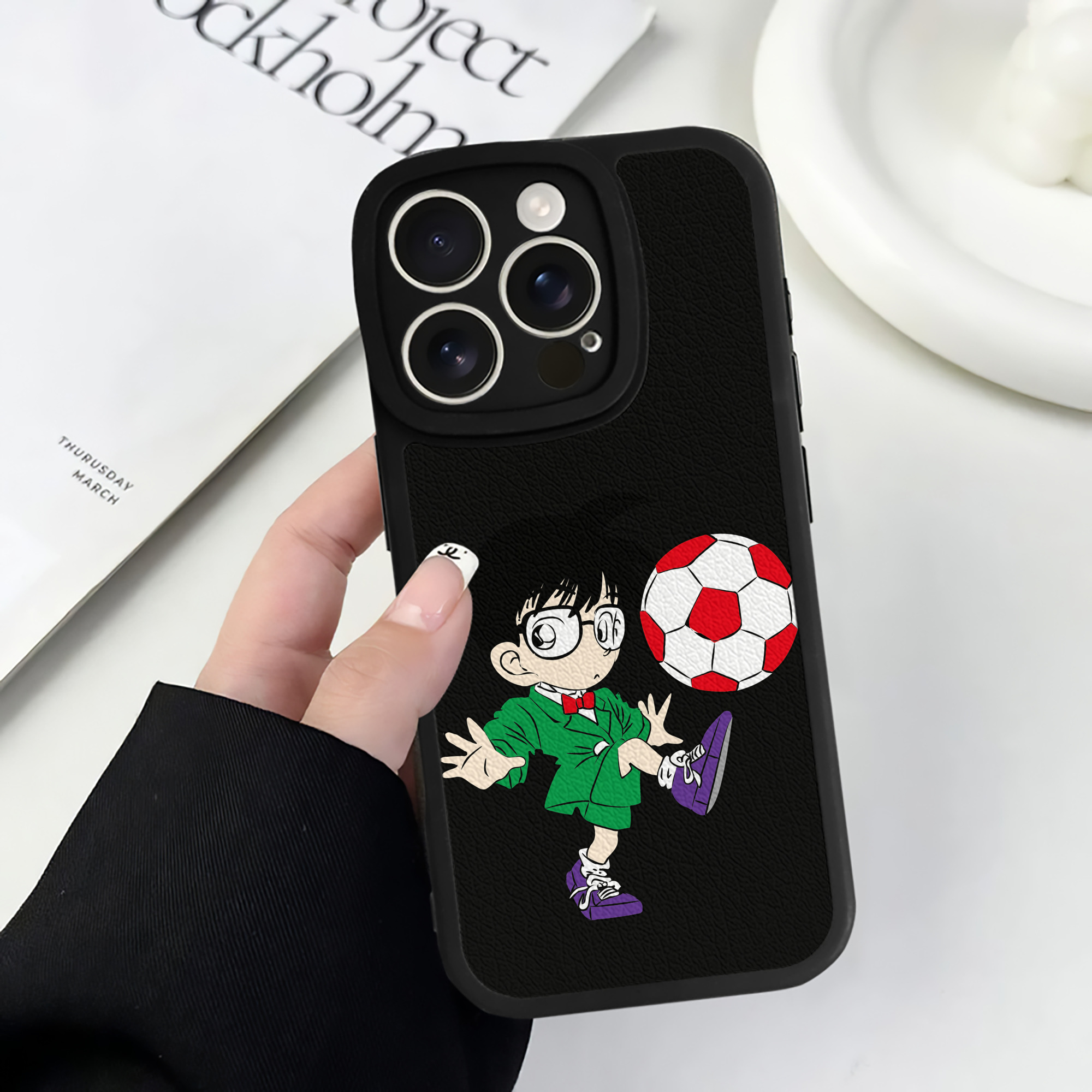 （画像用） 名探偵コナン 江戸川 コナン Detective Conan Conan Edogawa 【iPhone 16シリーズ対応】シリコンスマホケース（レザー調） 材質：シリコン